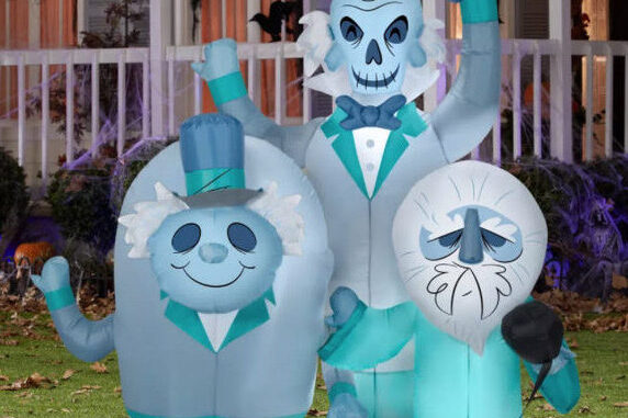 Haunted Mansion Hitchhiking Ghosts | © Disney
